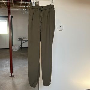 Express dressy mid rise cuffed ankle pants